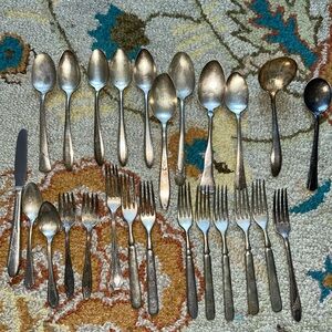 Lot Of 25 Vintage Flatware Community Plate Various Makers/Design Jewelry Upcycle